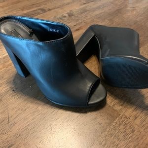 Black Open Toed Slide